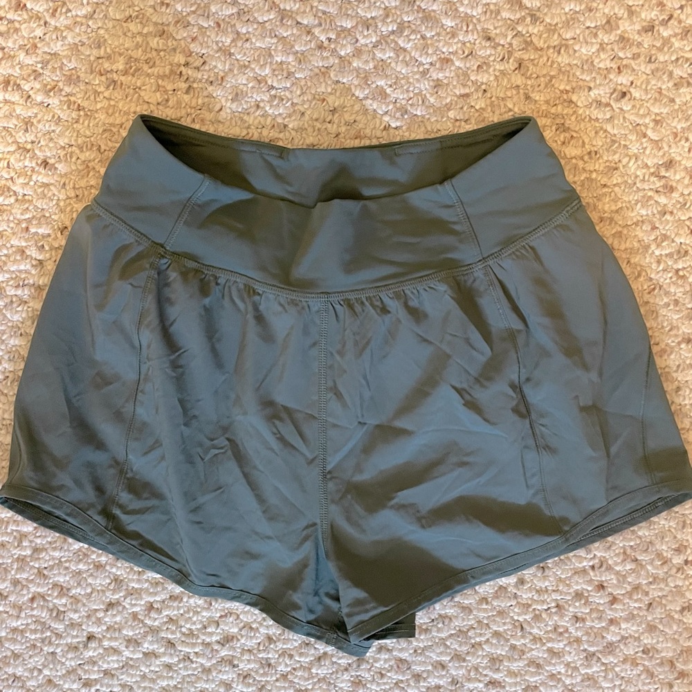 Lululemon high rise short, Size 8